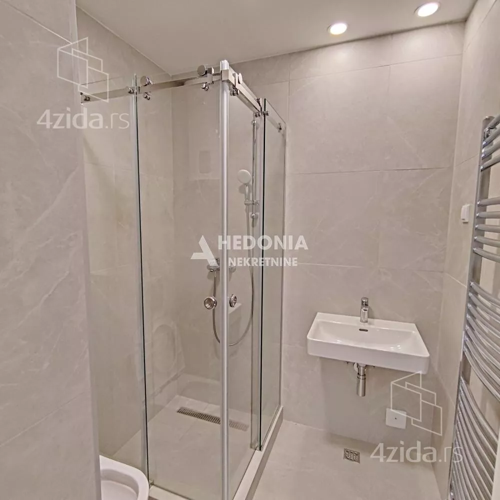 Četvoroiposoban stan | 4zida