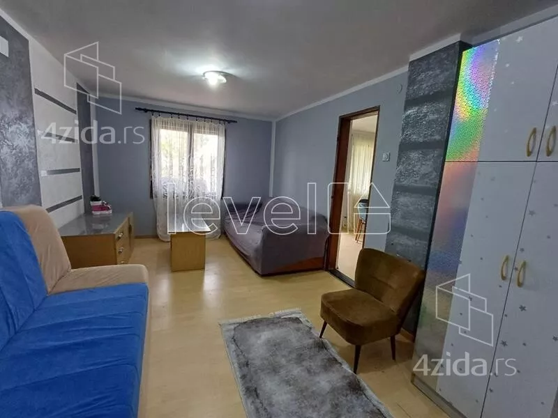 Plac | 4zida