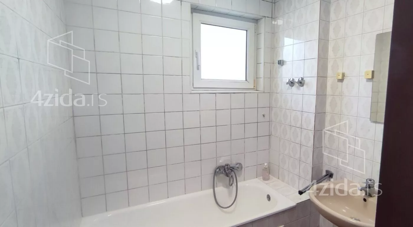 Četvoroiposoban stan | 4zida