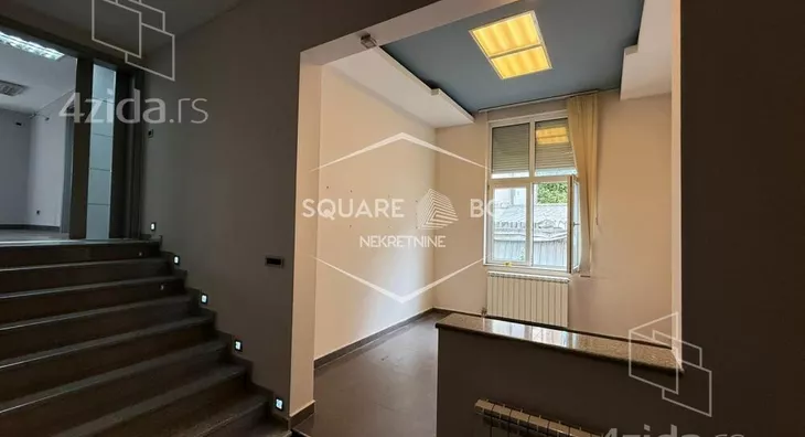 Šestosoban stan | 4zida