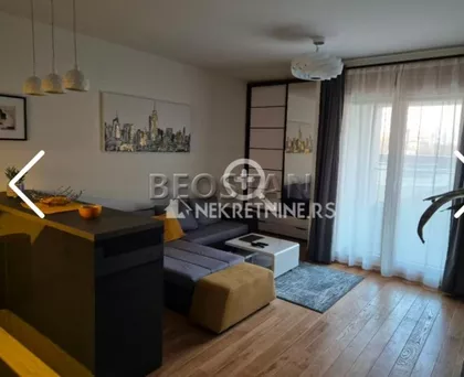 Tadije Sondermajera | 4zida.rs