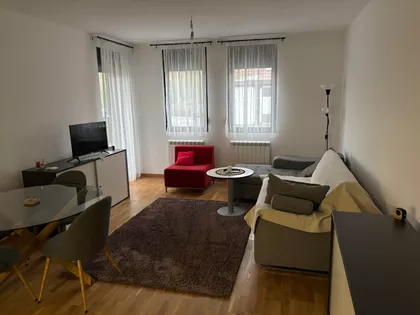 Farmaceutska | 4zida.rs