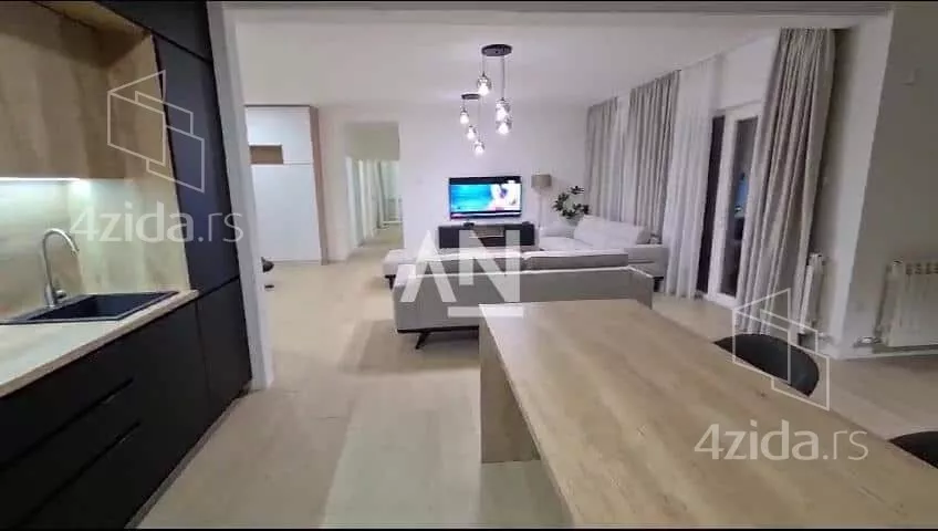 Šestosoban stan | 4zida