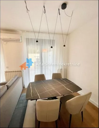 Crveni Krst Vračar | 4zida.rs