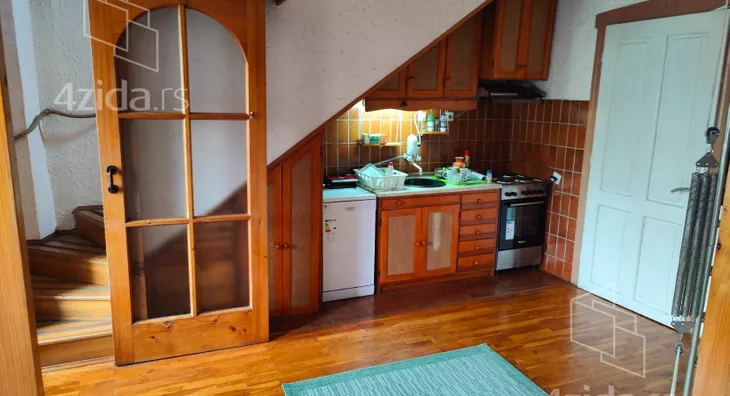 Četvoroiposoban stan | 4zida