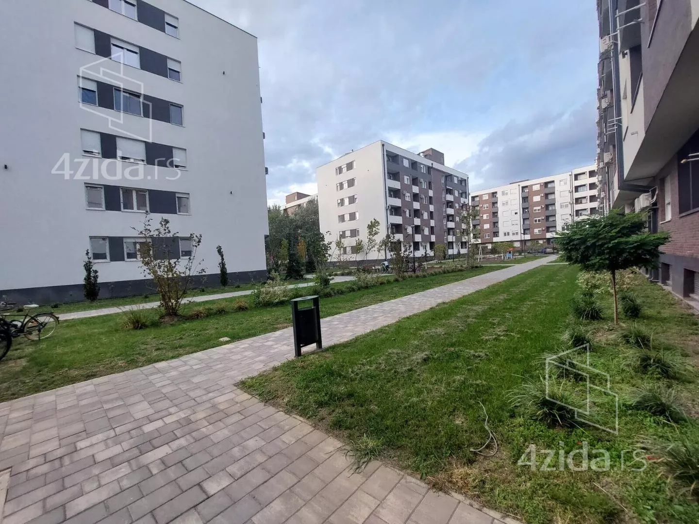 Jednoiposoban stan | 4zida
