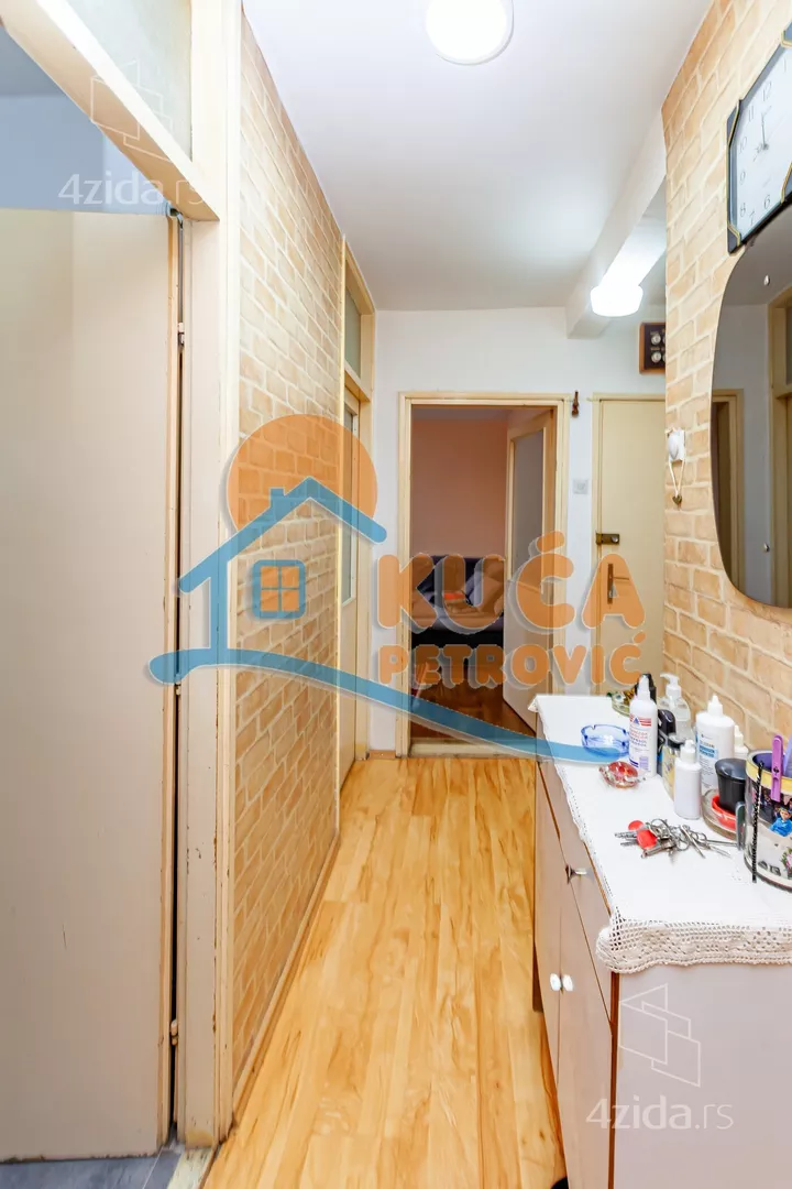 Troiposoban stan | 4zida