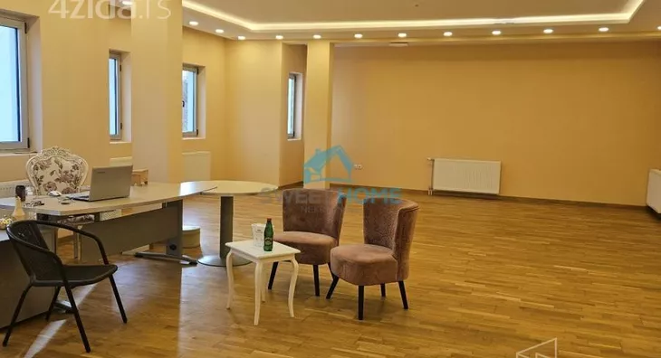 Poslovna zgrada | 4zida