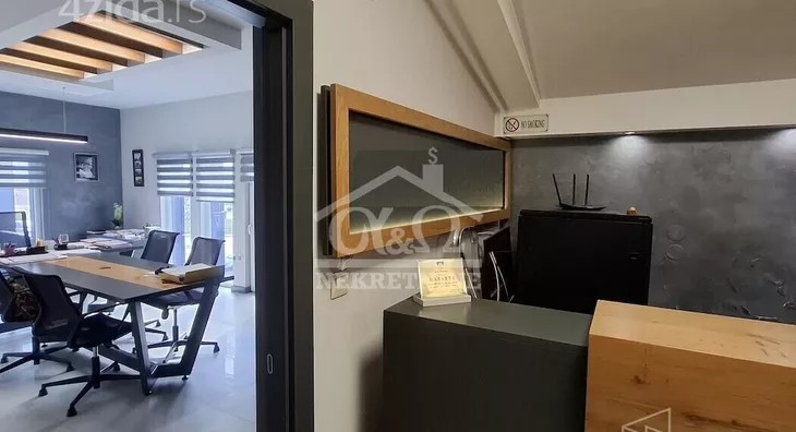 Poslovna zgrada | 4zida