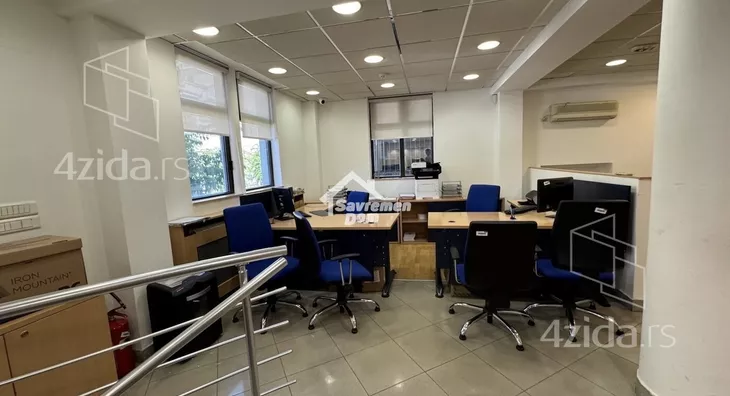 Poslovna zgrada | 4zida