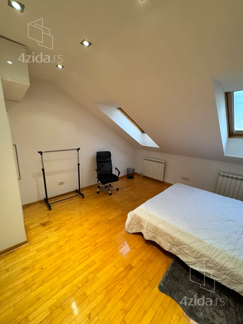 Četvoroiposoban stan | 4zida