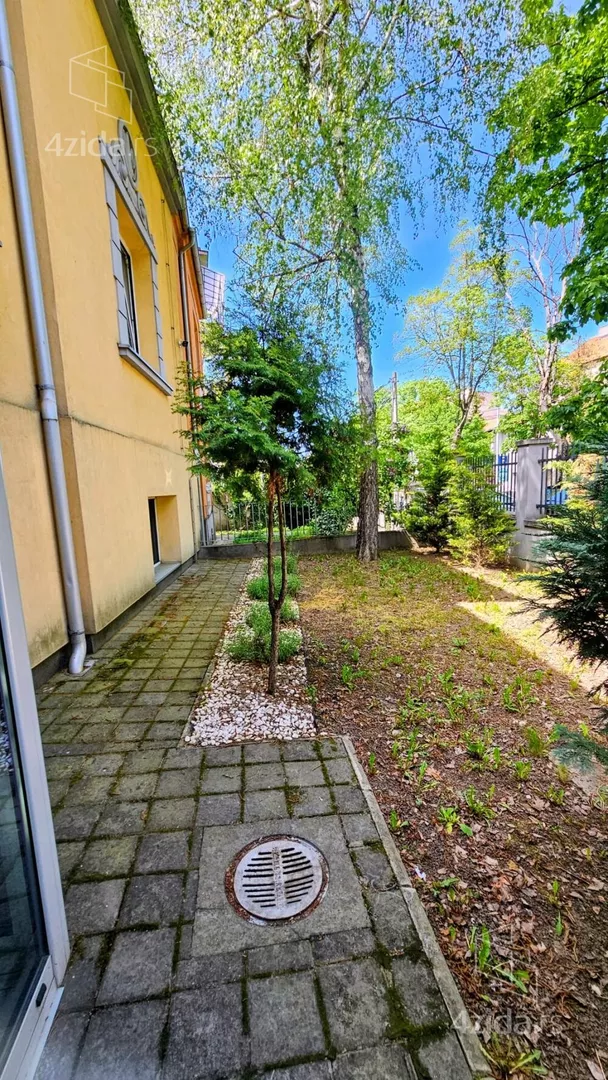 Poslovna zgrada | 4zida