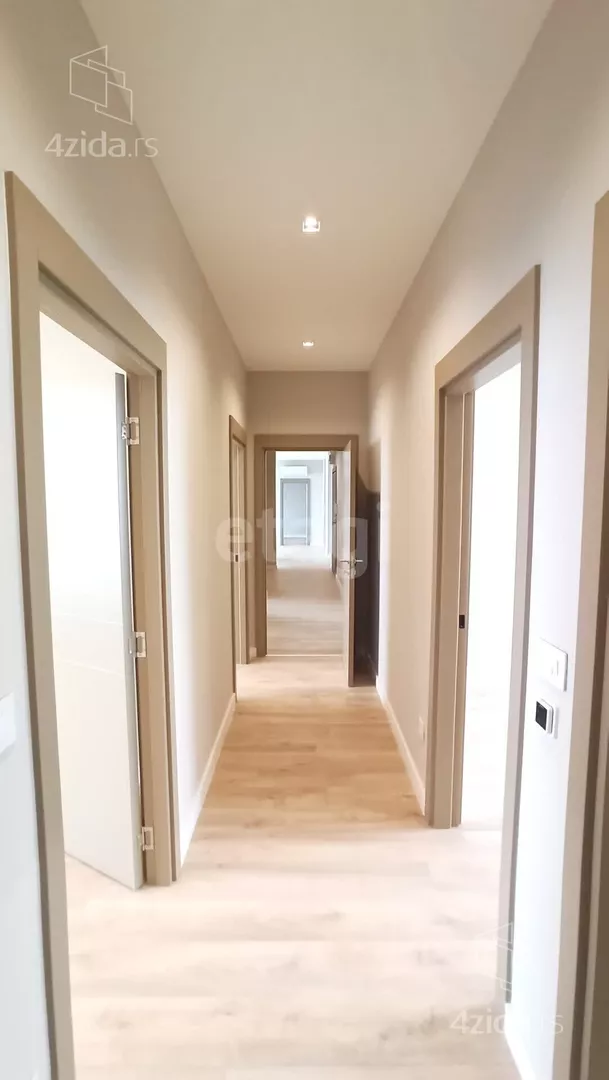 Petosoban stan | 4zida