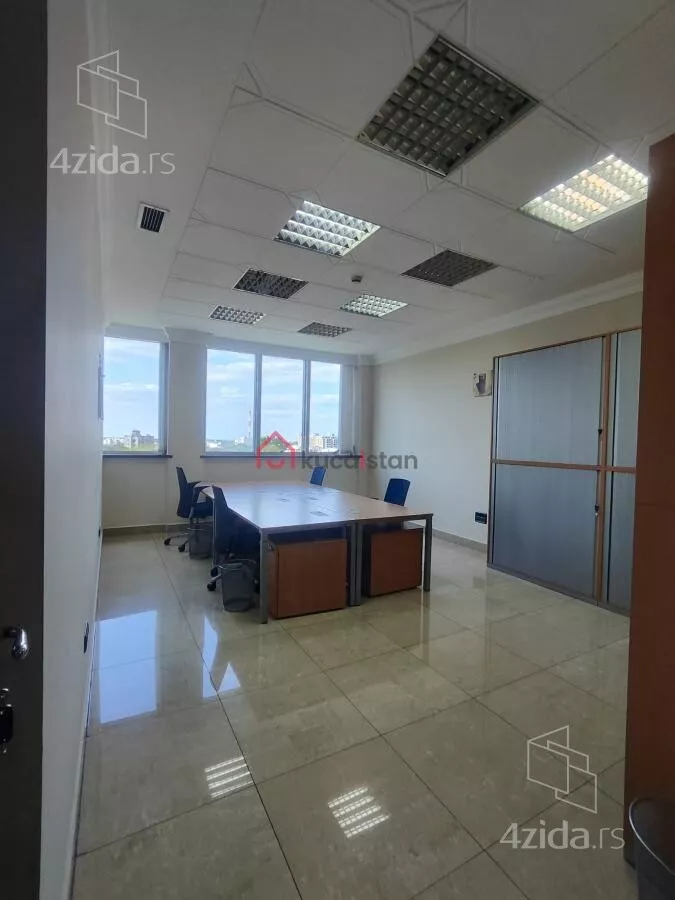 Poslovna zgrada | 4zida