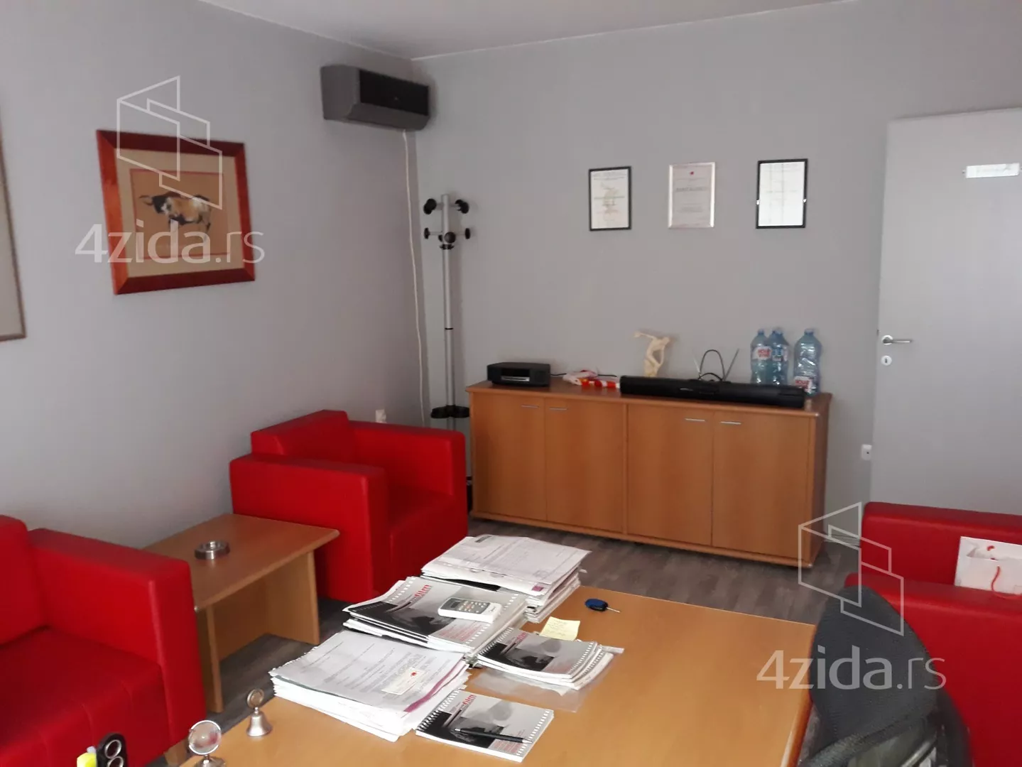 Poslovna zgrada | 4zida