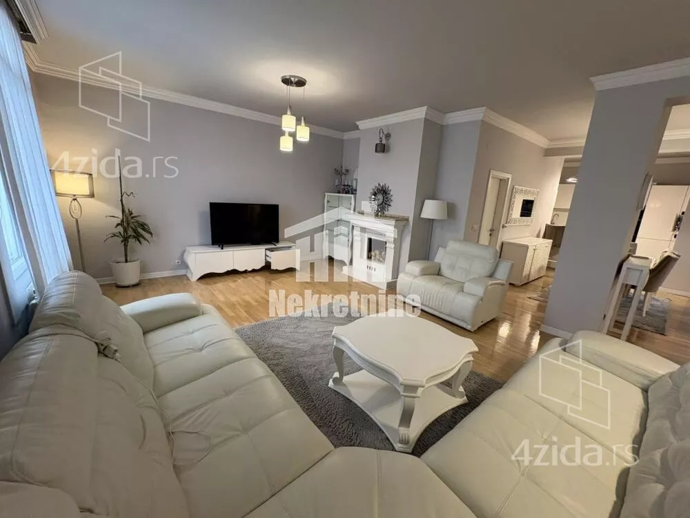 Šestoiposoban stan | 4zida