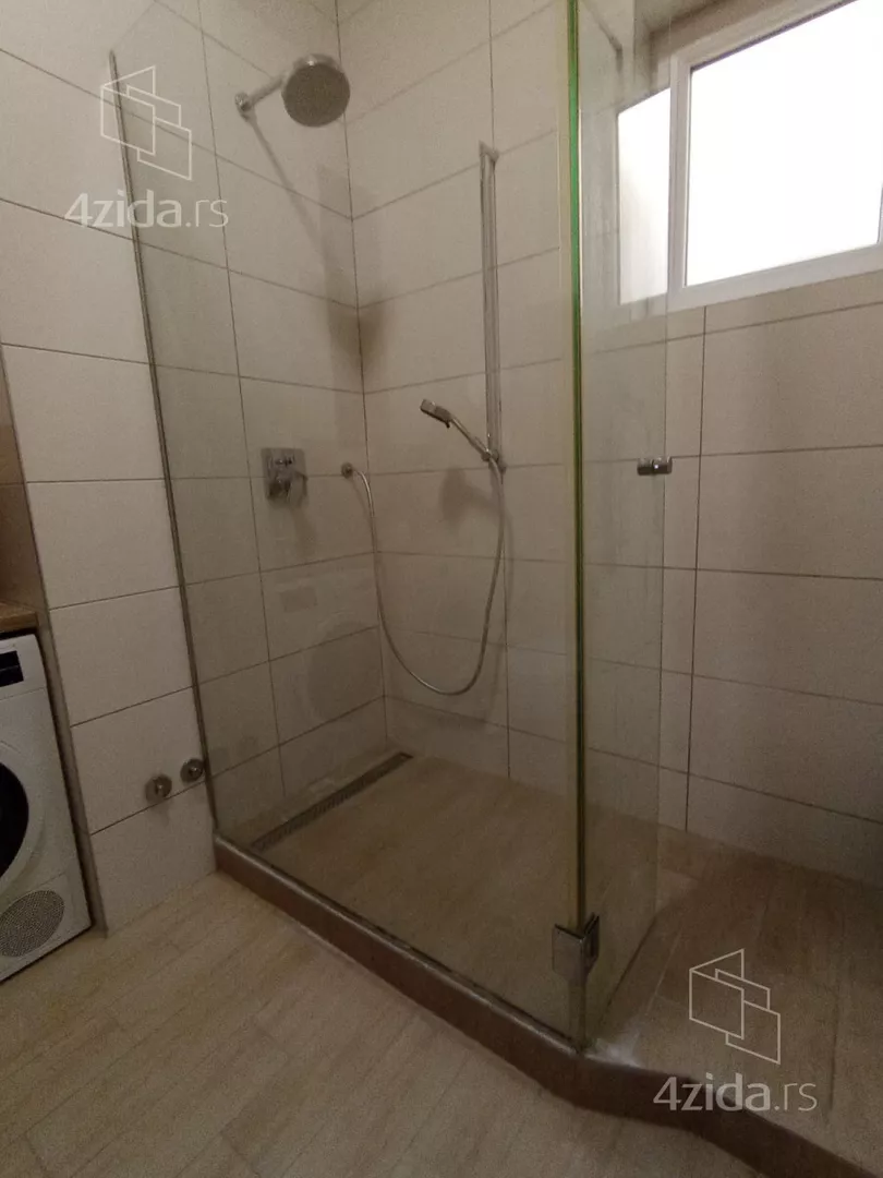 Četvoroiposoban stan | 4zida