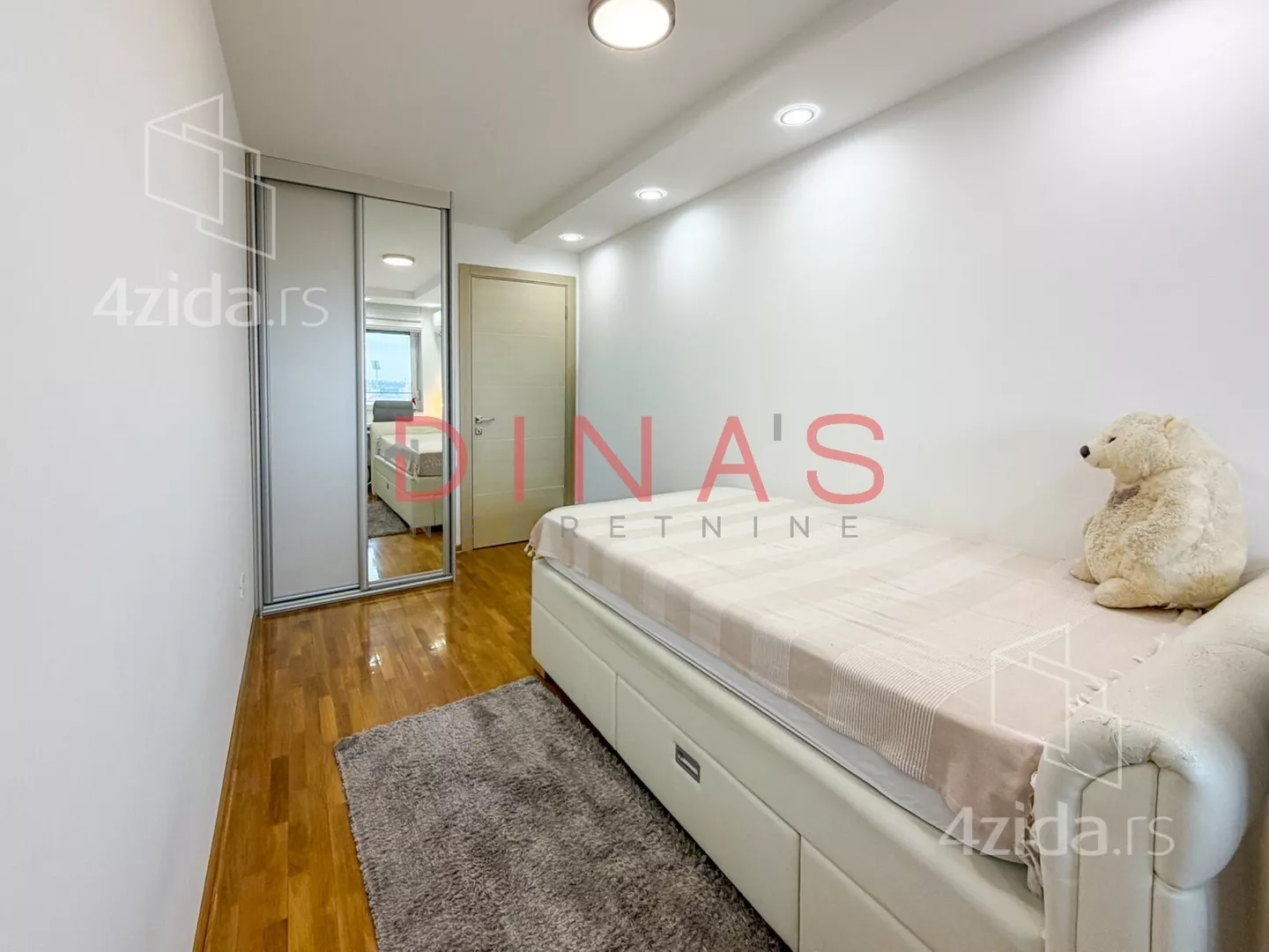 Četvorosoban stan | 4zida