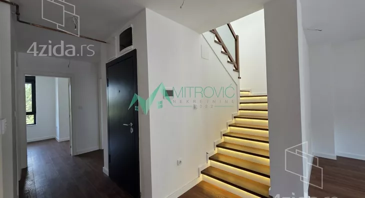 Šestosoban stan | 4zida