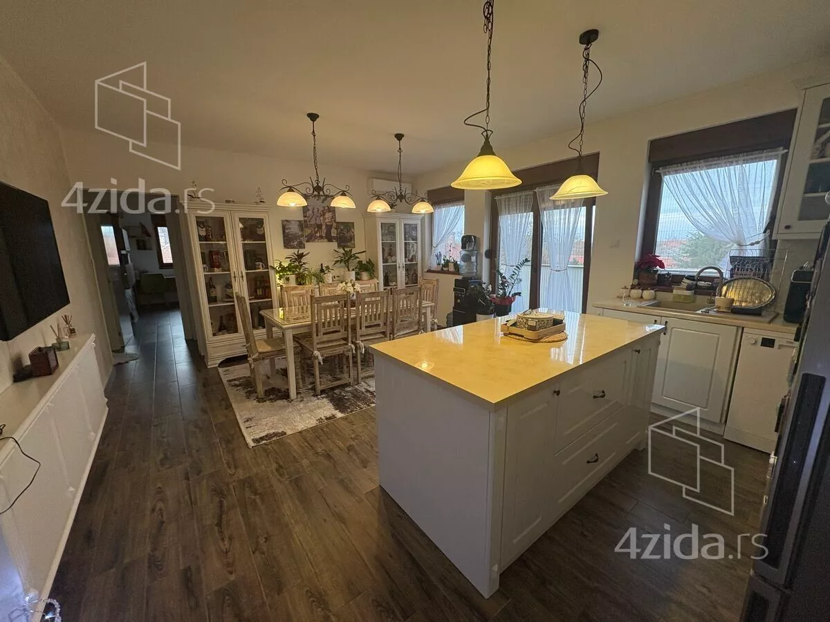 Petosoban stan | 4zida