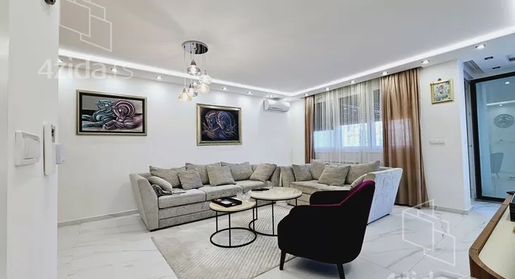 Petosoban stan | 4zida