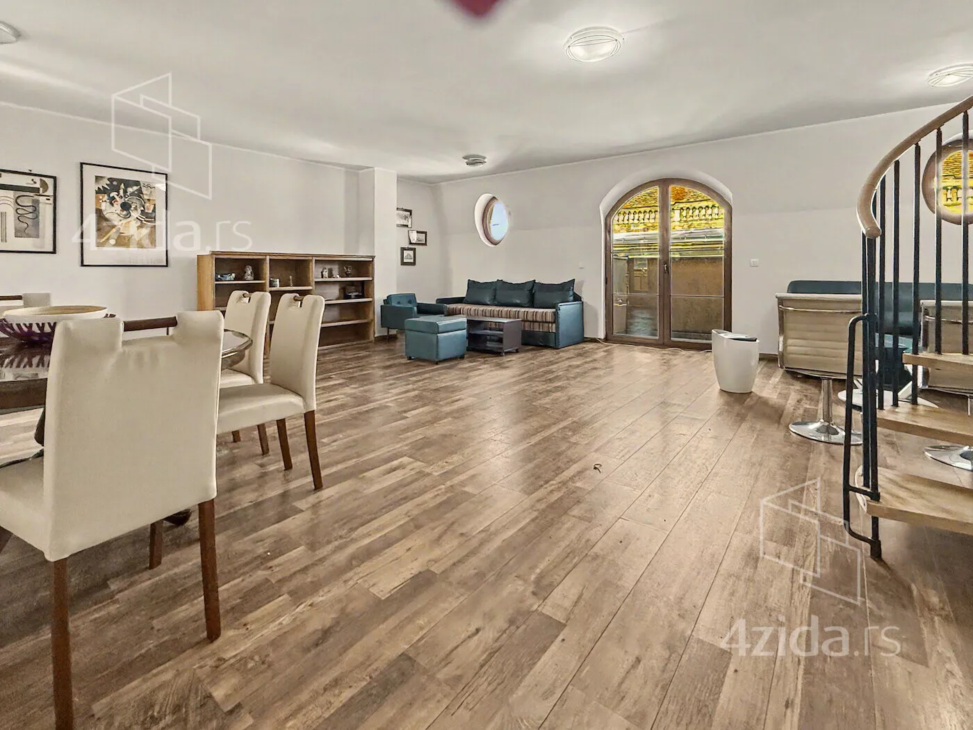 Dvoiposoban stan | 4zida