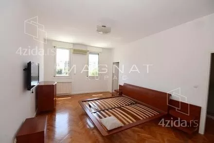 Šestoiposoban stan | 4zida