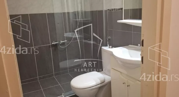 Četvoroiposoban stan | 4zida