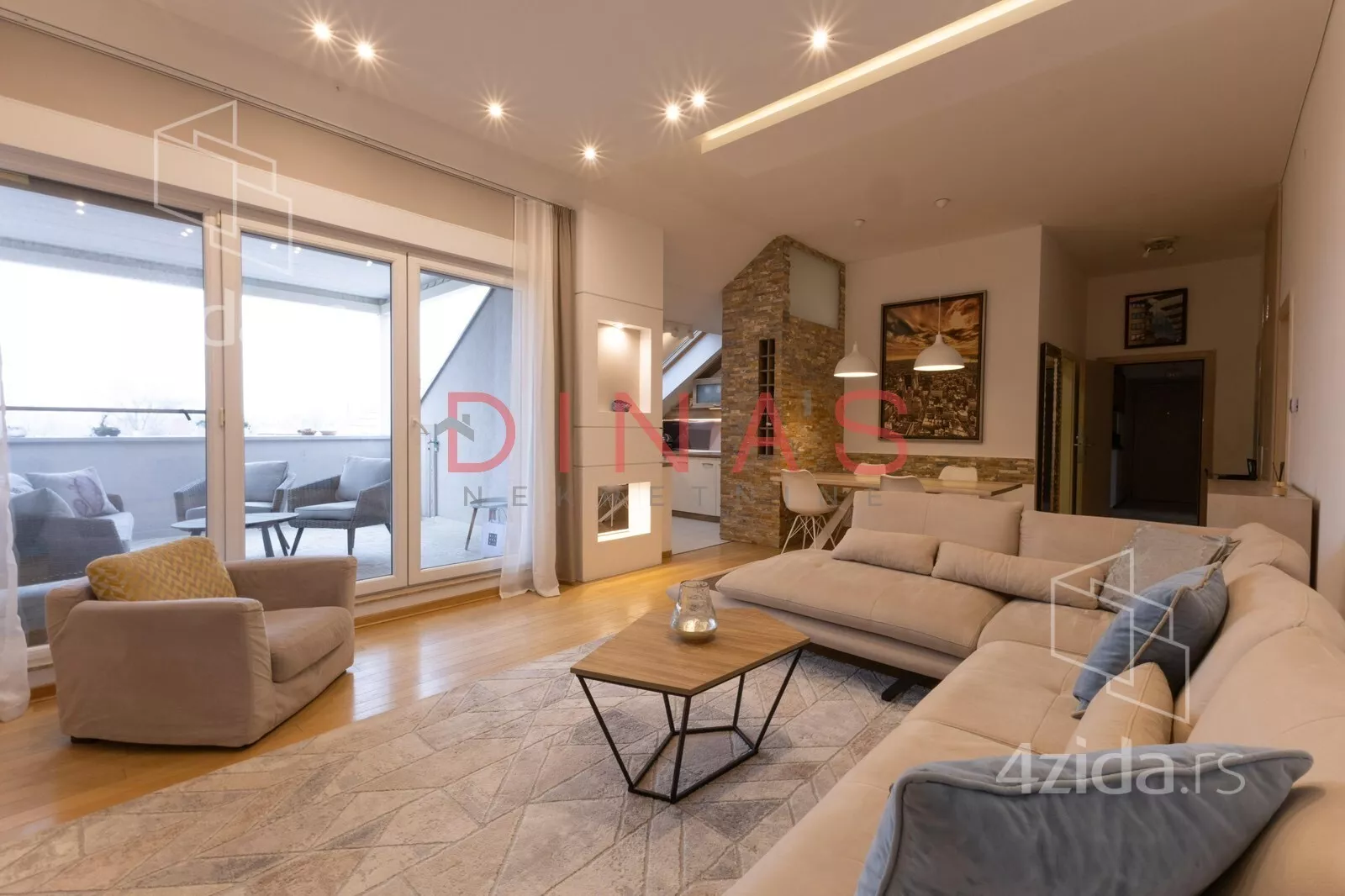 Petosoban stan | 4zida