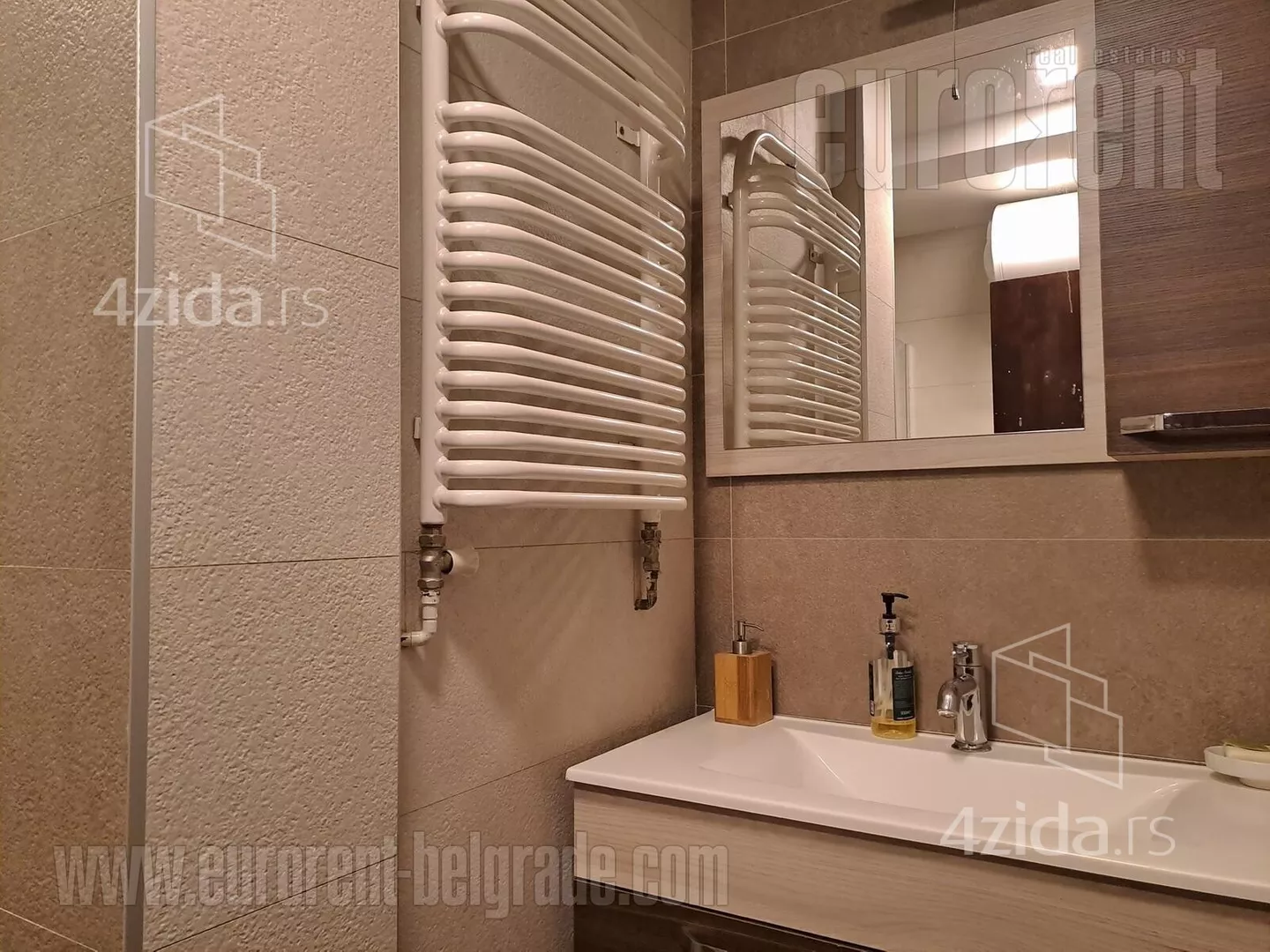 Petosoban stan | 4zida