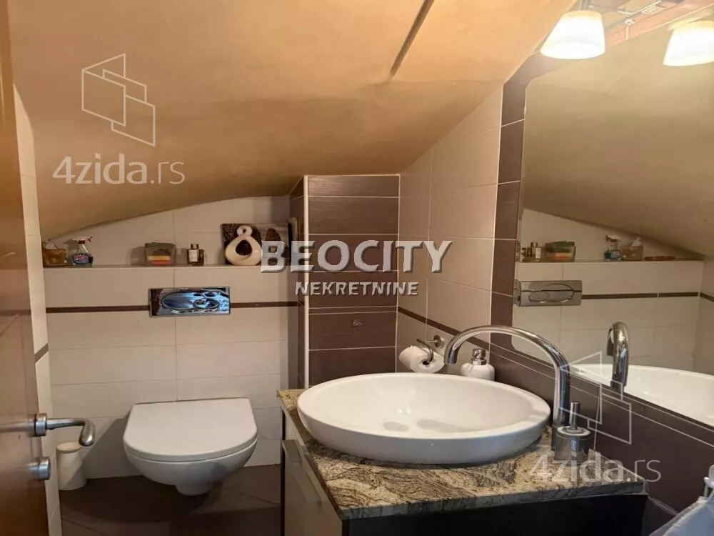 Četvoroiposoban stan | 4zida