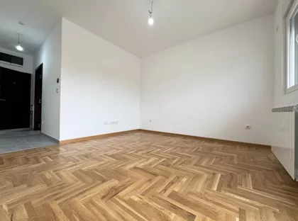 Surčin (mesto) | 4zida.rs