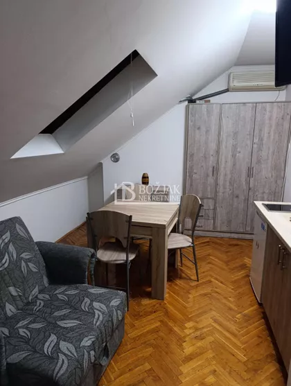 Gimnazijska | 4zida.rs