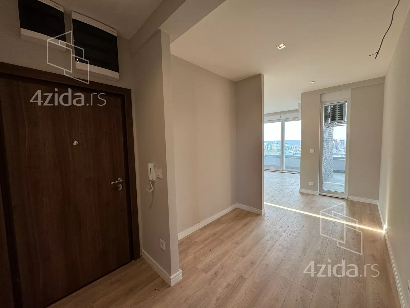 Petosoban stan | 4zida