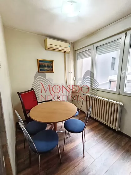 Ekonomski/Pravni Fakultet | 4zida.rs