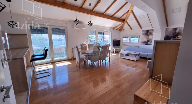 Četvoroiposoban stan | 4zida