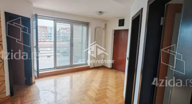 Šestosoban stan | 4zida