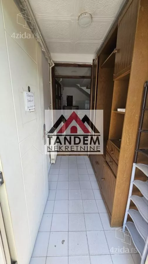 Četvoroiposoban stan | 4zida