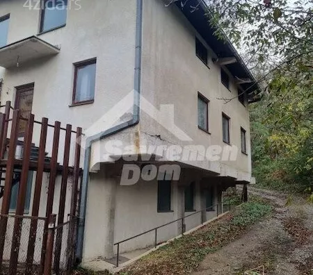 Poslovna zgrada | 4zida