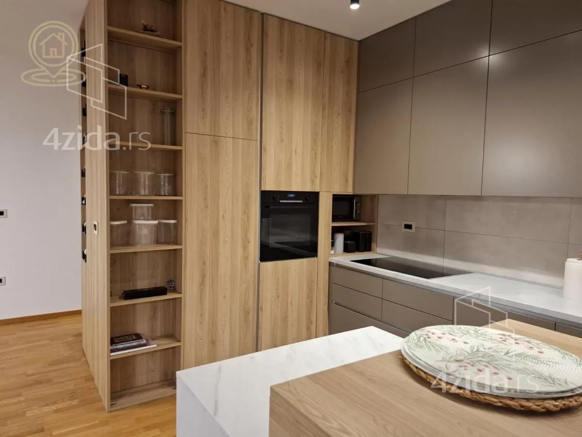 Četvoroiposoban stan | 4zida