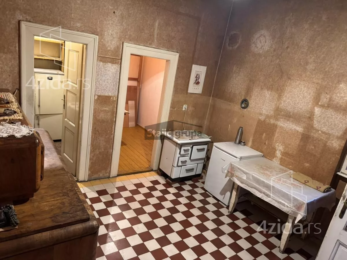 Četvoroiposoban stan | 4zida