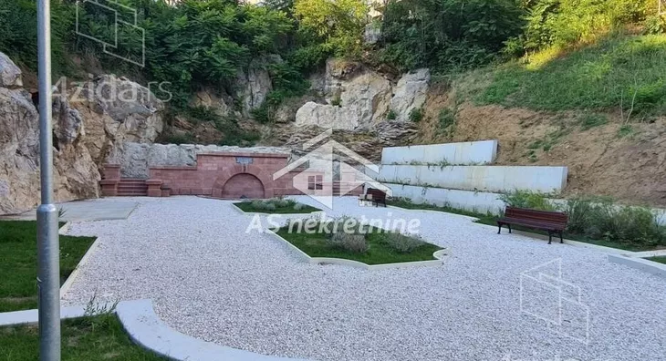 Šestosoban stan | 4zida