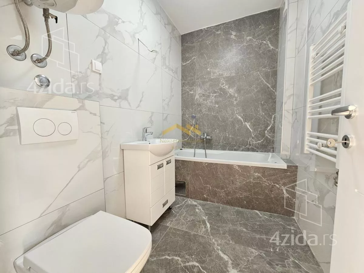 Šestosoban stan | 4zida