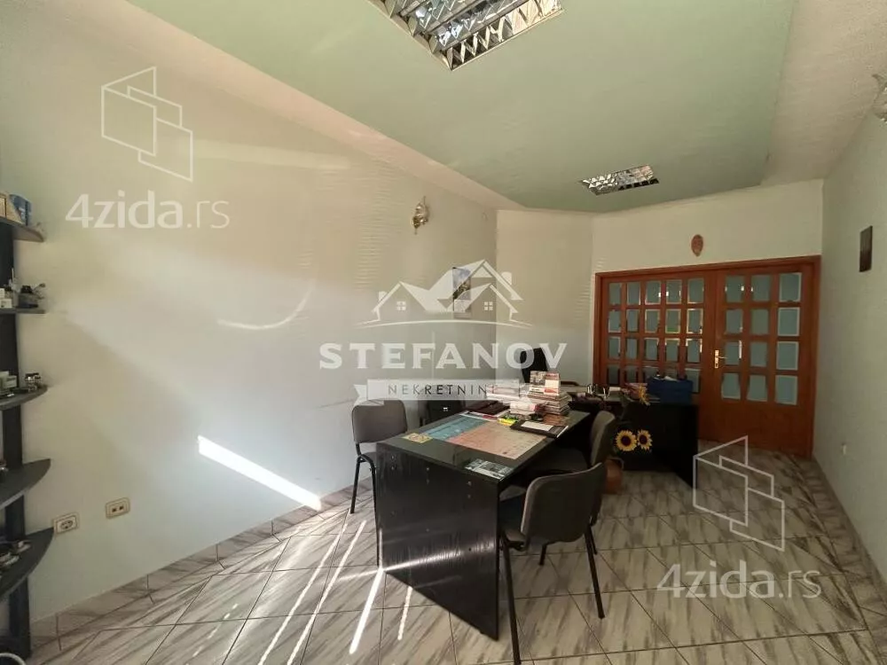 Lokal | 4zida