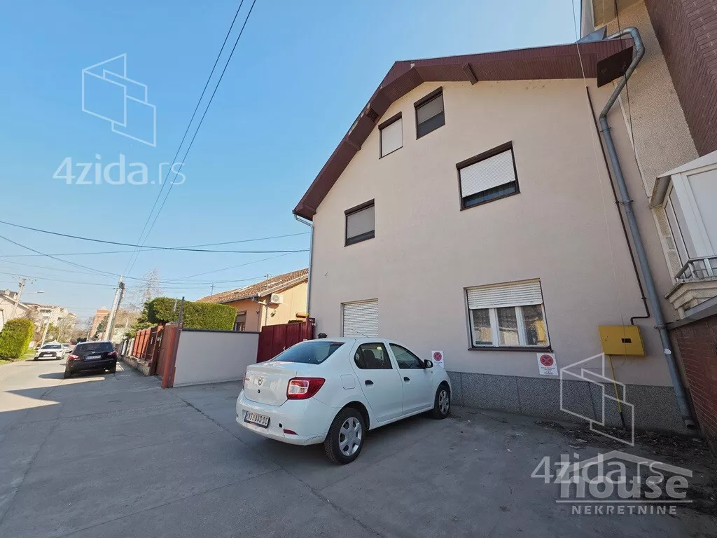 Plac | 4zida