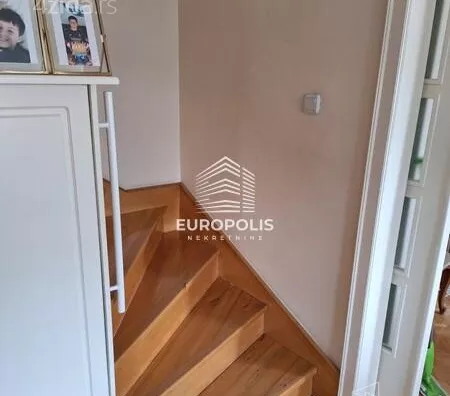 Četvoroiposoban stan | 4zida