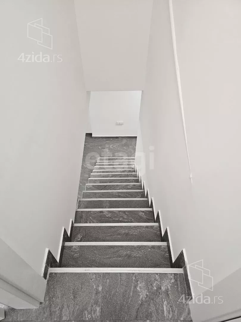 Lokal | 4zida