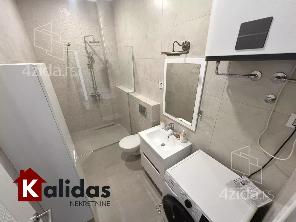 Šestosoban stan | 4zida