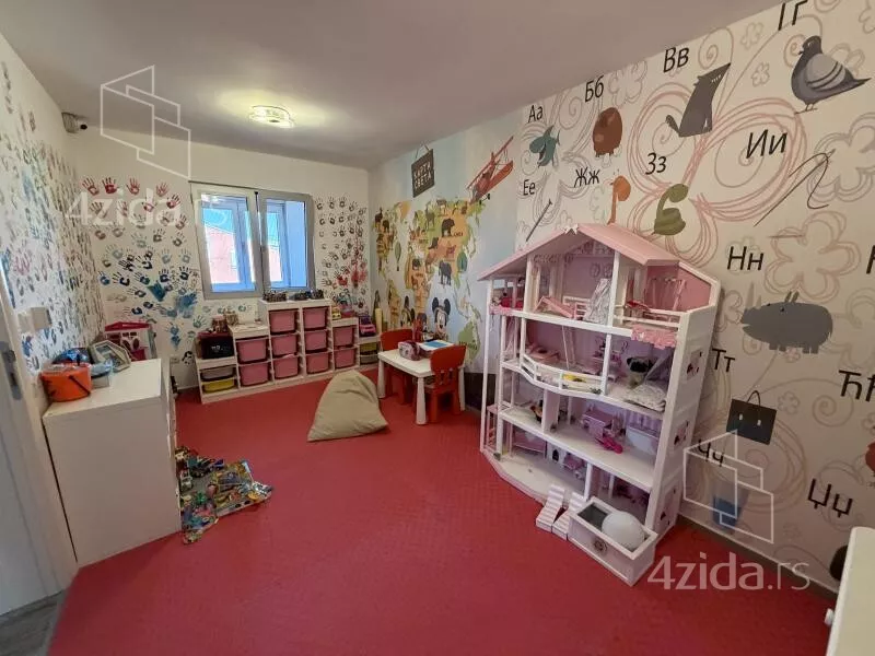 Šestosoban stan | 4zida