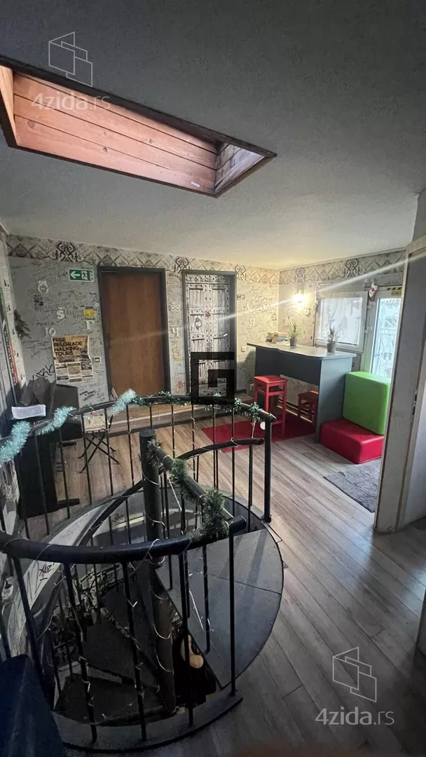 Šestoiposoban stan | 4zida